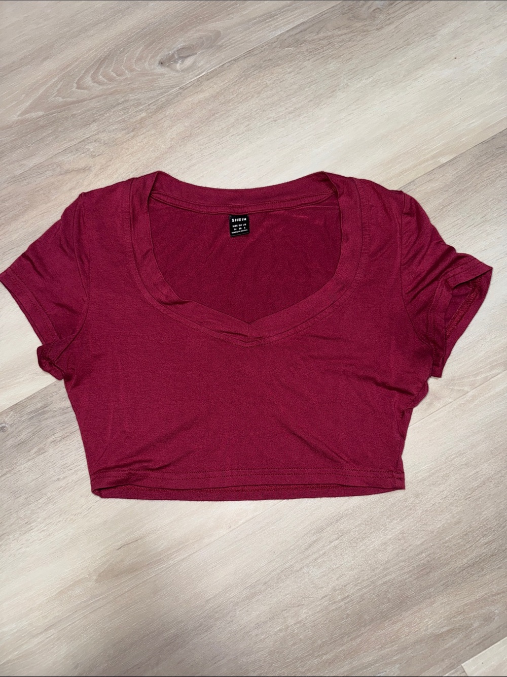 SHEIN Burgundy Short Sleeve V-Neck Crop Top